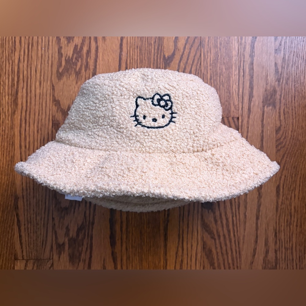 Hello Kitty Tan Sherpa Bucket Hat Forever 21 NWOT